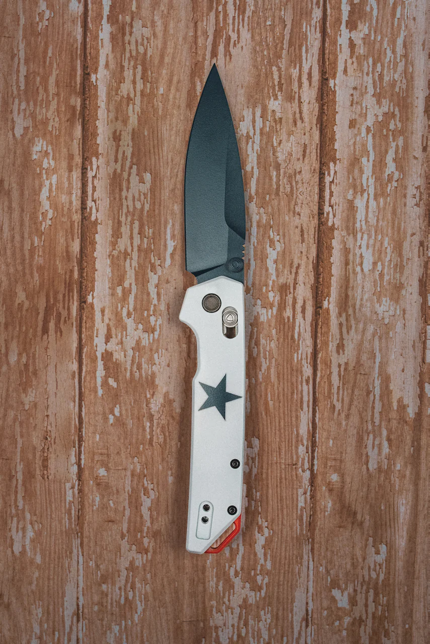 Custom Kershaw Iridium Astros 1980’s Theme D2 Blade Blue Cerakote White Cerakoted Aluminum Handle - Image 4