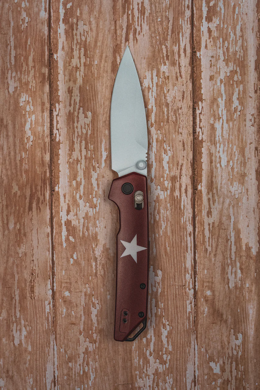 Custom Kershaw Iridium Astros 2000’s Theme D2 Blade White Cerakote Burgundy Cerakoted Aluminum Handle - Image 4