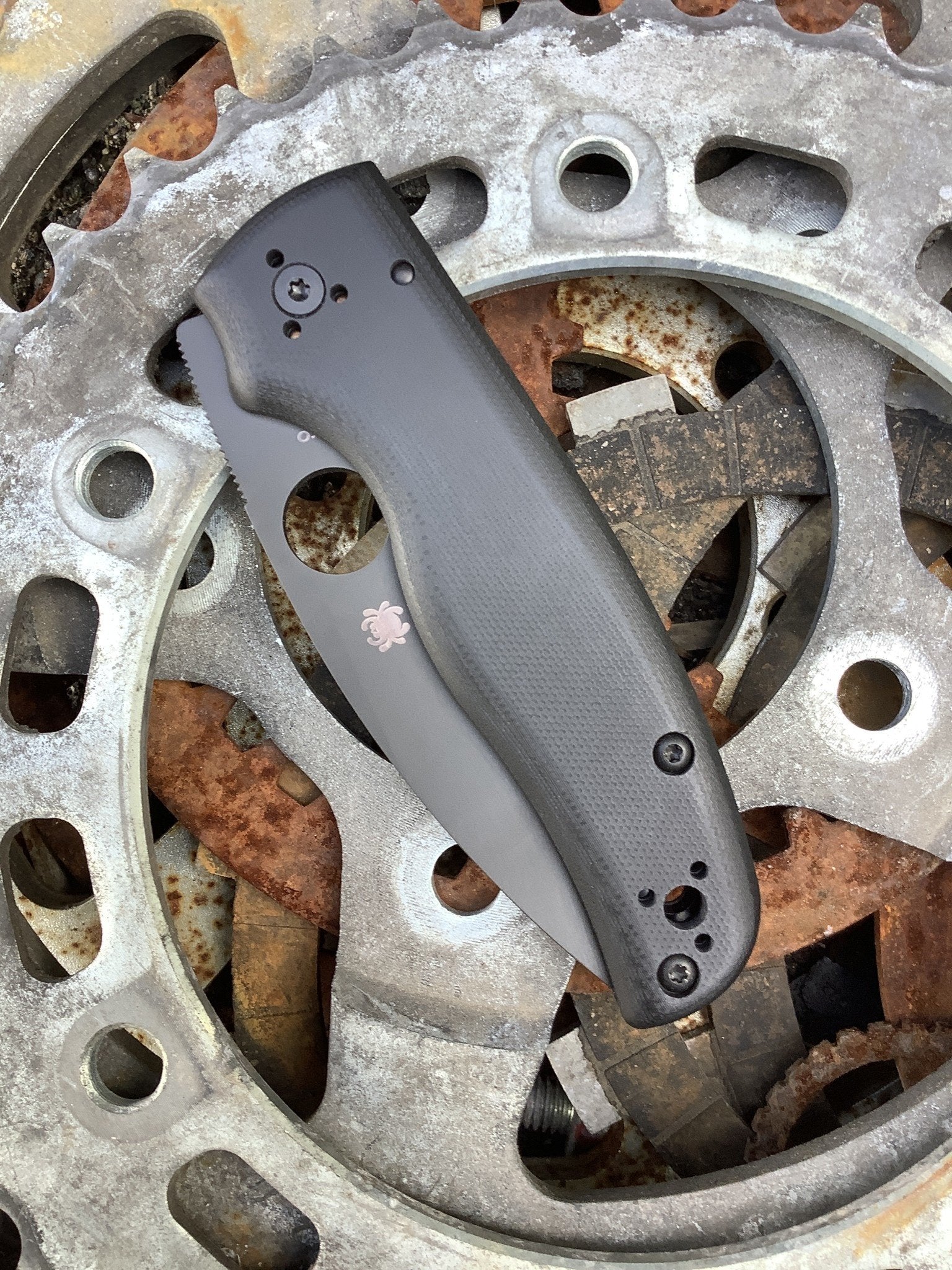 Spyderco Shaman BK with S30V steel and Black G-10 - C229GPBK - Image 3